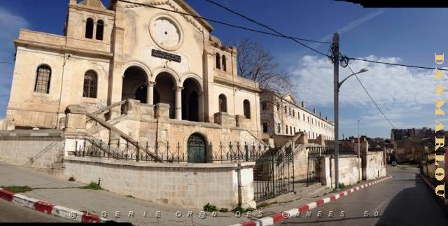 ORAN La rue Ponteba L'eglise Saint-Louis.jpg
